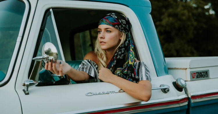 Kvinna i pickup