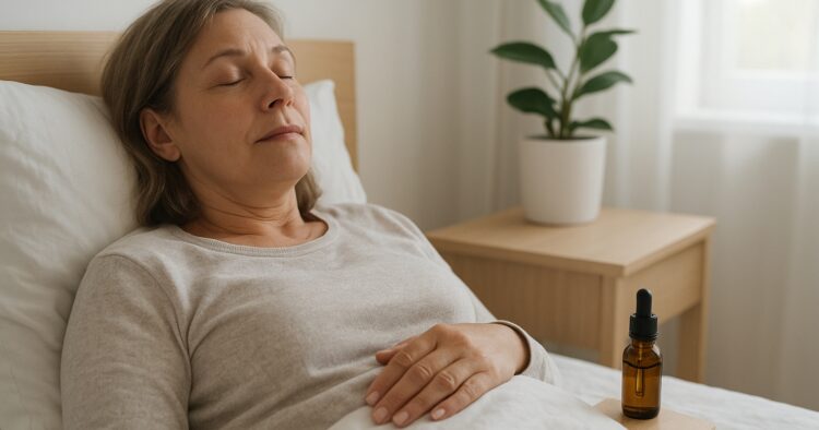 Patient med fibromyalgi och cannabisolja på nattduksbordet